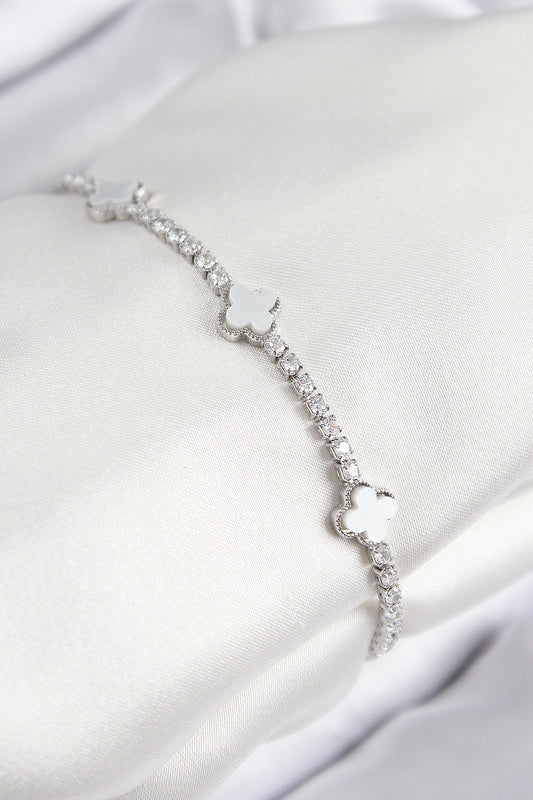 BB7702 - Pirinç Zirkon Taşlı Yonca Model Gümüş Renk Kadın Bileklik