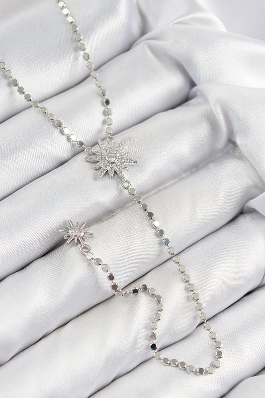 BKO10468 - Pirinç Zirkon Taşlı Ezme Zincirli Kutup Yıldızı Model Gümüş Renk Y Kolye