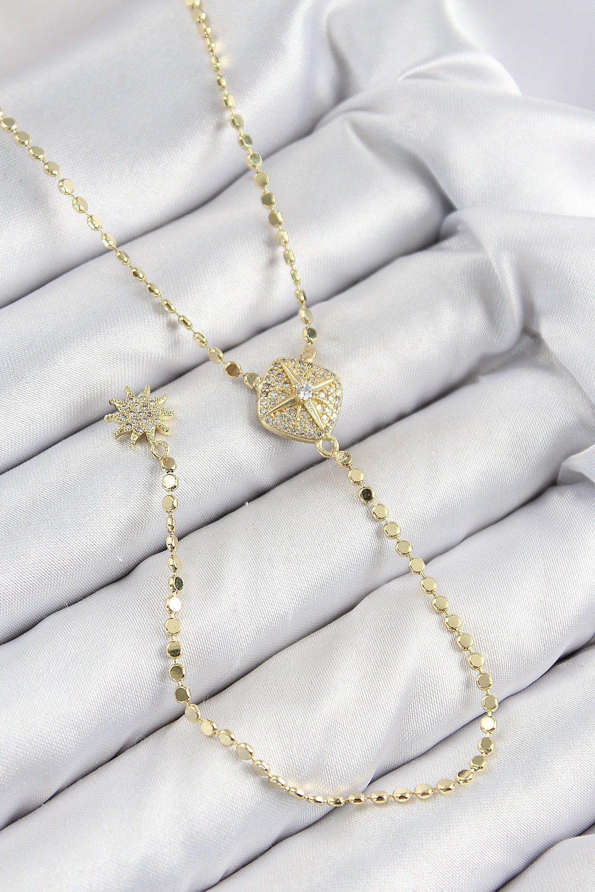Pirinç Zirkon Taşlı Ezme Zincirli Madalyon Model Gold Renk Y Kolye - BKO10471