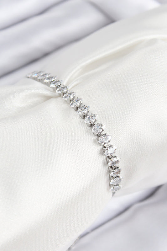 BB7740 - Pirinç Zirkon Taşlı Damla Model Gümüş Renk Asansörlü Kadın Bileklik