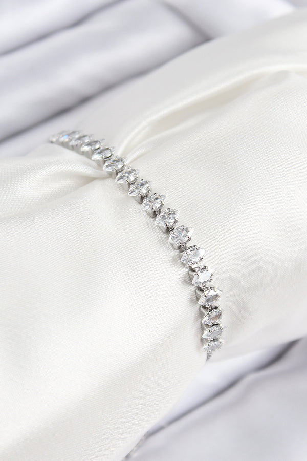 BB7740 - Pirinç Zirkon Taşlı Damla Model Gümüş Renk Asansörlü Kadın Bileklik