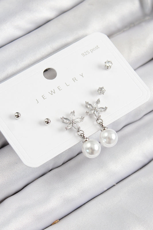 BKP11175 - Pirinç Zirkon Taşlı İnci Sallantılı Çiçek Model Gümüş Renk 925 Ayar Gümüş Çivi Kadın Küpe Set