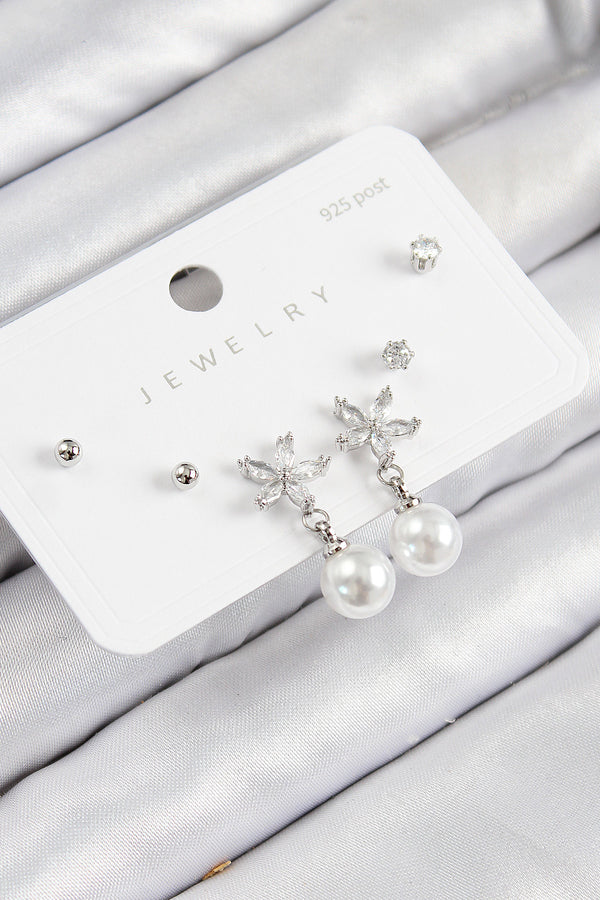 BKP11175 - Pirinç Zirkon Taşlı İnci Sallantılı Çiçek Model Gümüş Renk 925 Ayar Gümüş Çivi Kadın Küpe Set