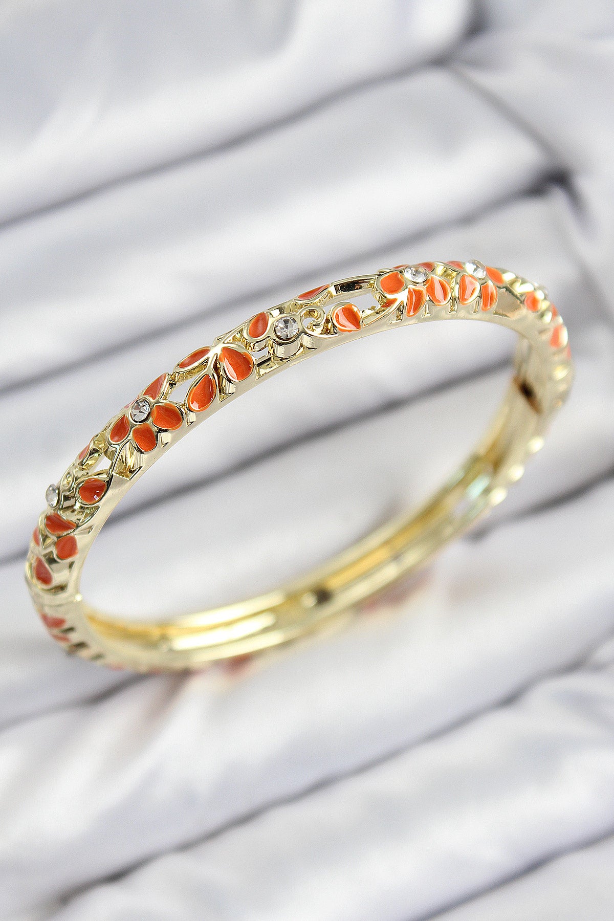 Mineli Pirinç Zirkon Taşlı Turuncu Çiçek Motifli Gold Kadın Kelepçe - BB7761
