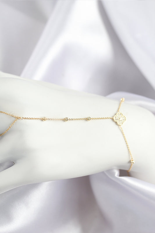 SN719 - Pirinç Zirkon Taşlı Yonca Model Gold Renk Şahmeran