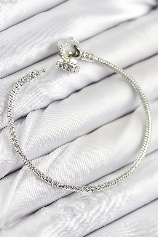 BB7799 - Pirinç Charm Zirkon Taşlı Yonca Model Gümüş Renk Kadın Bileklik
