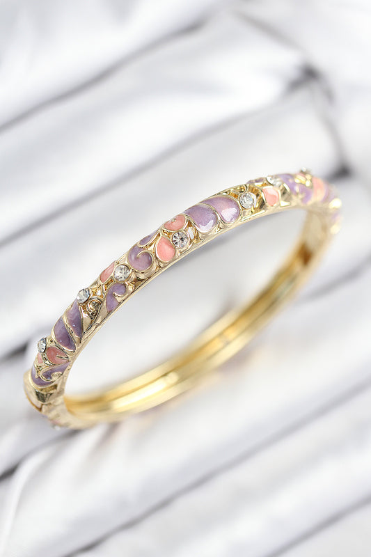 BB7814 - Mineli Pirinç Zirkon Taşlı Pembe Mor Çiçek Motifli Gold Kadın Kelepçe
