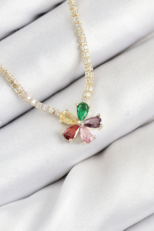 BKO10546 - Pirinç Zirkon Taşlı Su Yolu Asorti Çiçek Model Gold Renk Kadın Kolye