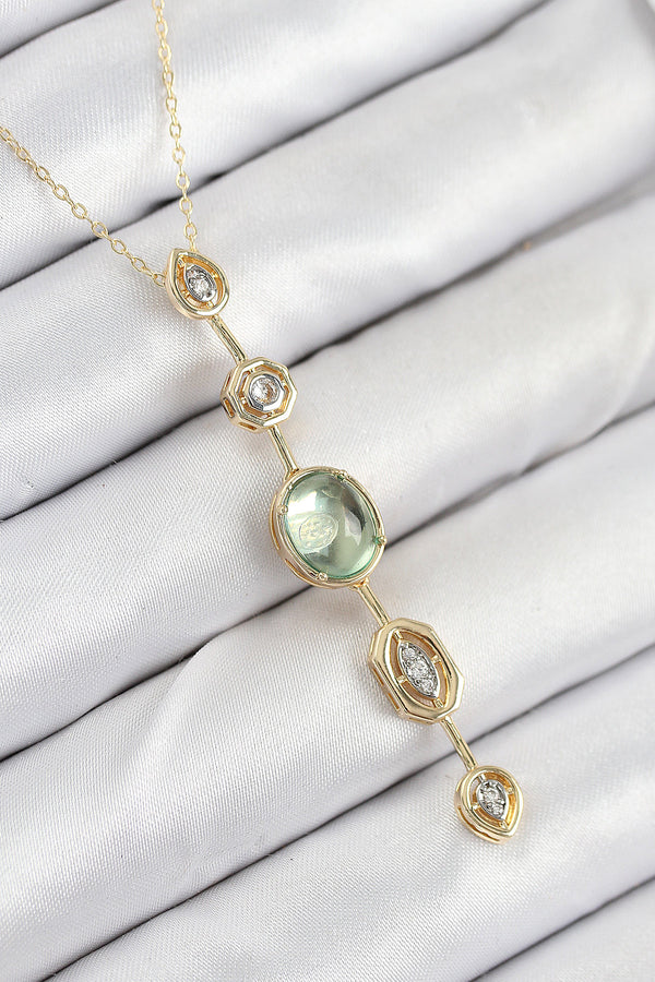 BKO10557 - Pirinç Zincir Yeşil Gold Renk Zirkon Taşlı Y Kolye