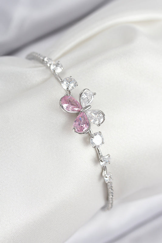 BB7854 - Pirinç Zirkon Taşlı Kelebek Model Gümüş Renk Kadın Bileklik