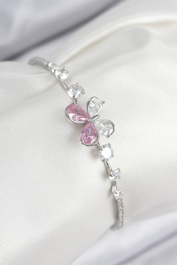 BB7854 - Pirinç Zirkon Taşlı Kelebek Model Gümüş Renk Kadın Bileklik