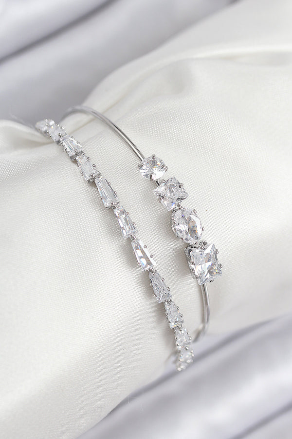 BB7866 - Pirinç Zirkon Taşlı Su Yolu Model Gümüş Renk Kadın Bileklik