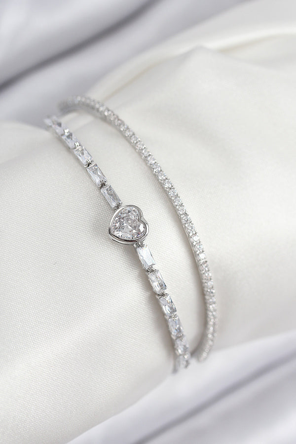 BB7874 - Pirinç Zirkon Taşlı Kalp Model Gümüş Renk Kadın Bileklik