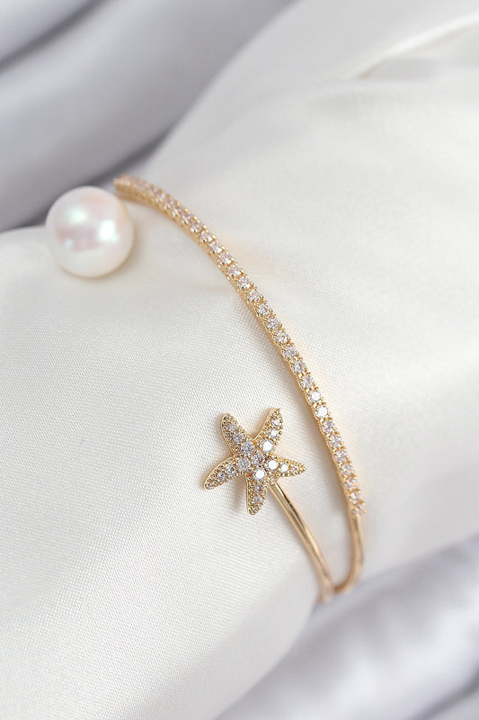 BB7883 - Pirinç Zirkon Taşlı Yıldız Ve İnci Model Gold Renk Kadın Bileklik