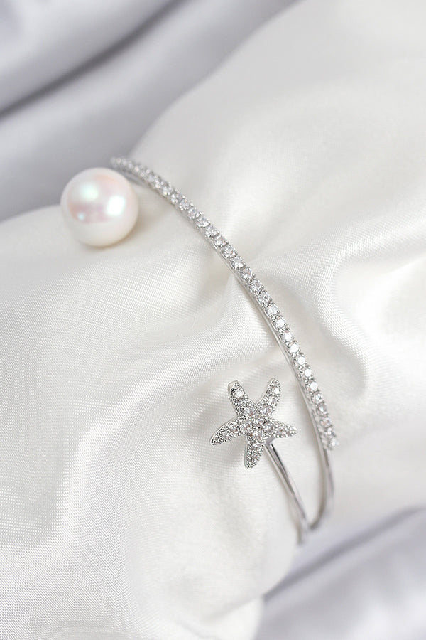 BB7884 - Pirinç Zirkon Taşlı Yıldız Ve İnci Model Gümüş Renk Kadın Bileklik