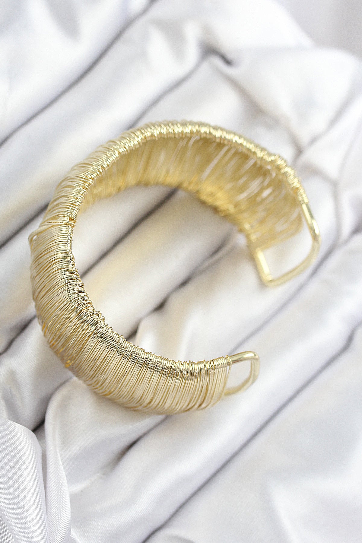 BB7893 - Pirinç Tel Sarma Model Gold Renk Kadın Bileklilk