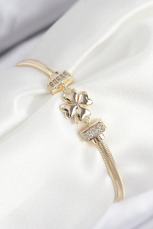 BB7897 - Pirinç Zirkon Taşlı Yonca Model Gold Renk Kadın Bileklik