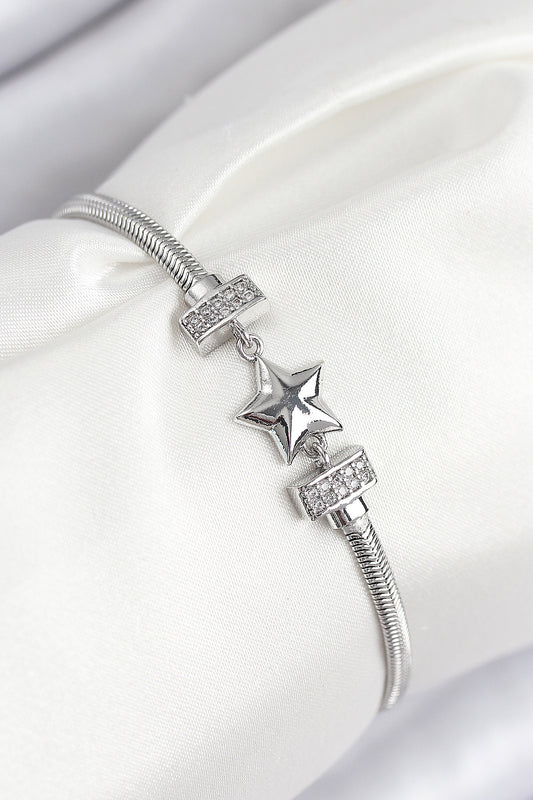 BB7898 - Pirinç Zirkon Taşlı Yonca Model Gümüş Renk Kadın Bileklik