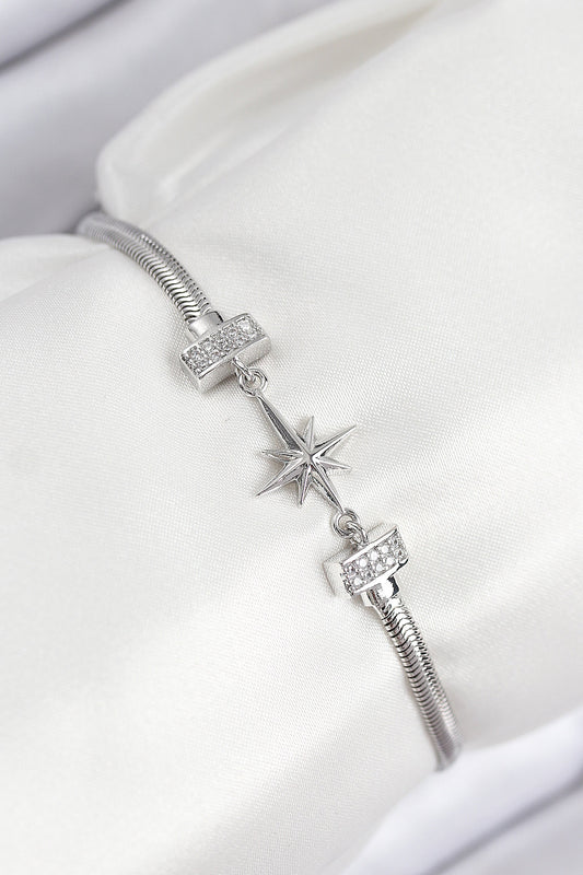 BB7904 - Pirinç Zirkon Taşlı Kutup Yıldızı Model Gümüş Renk Kadın Bileklik