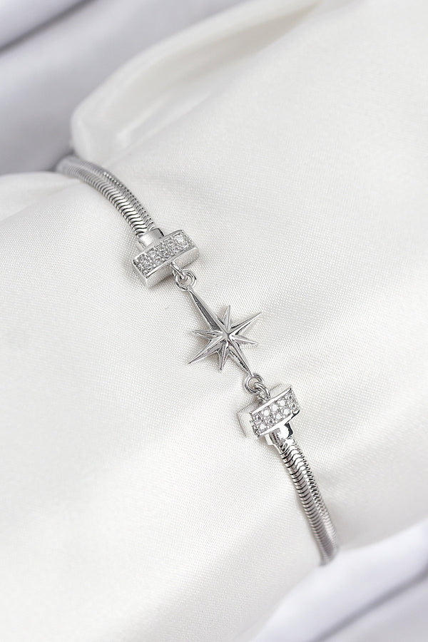 BB7904 - Pirinç Zirkon Taşlı Kutup Yıldızı Model Gümüş Renk Kadın Bileklik