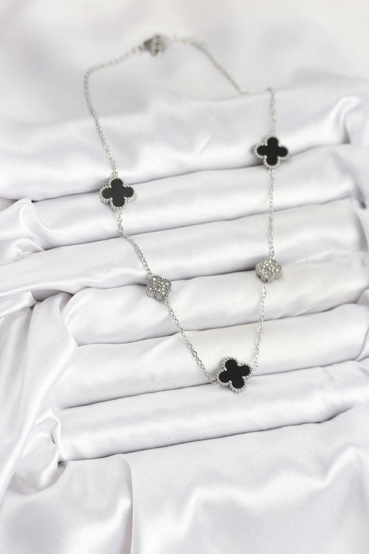 BKO10589 - 316L Çelik Zincir Gümüş Renk Siyah ve Zirkon Taşlı Yonca Kadın Kolye