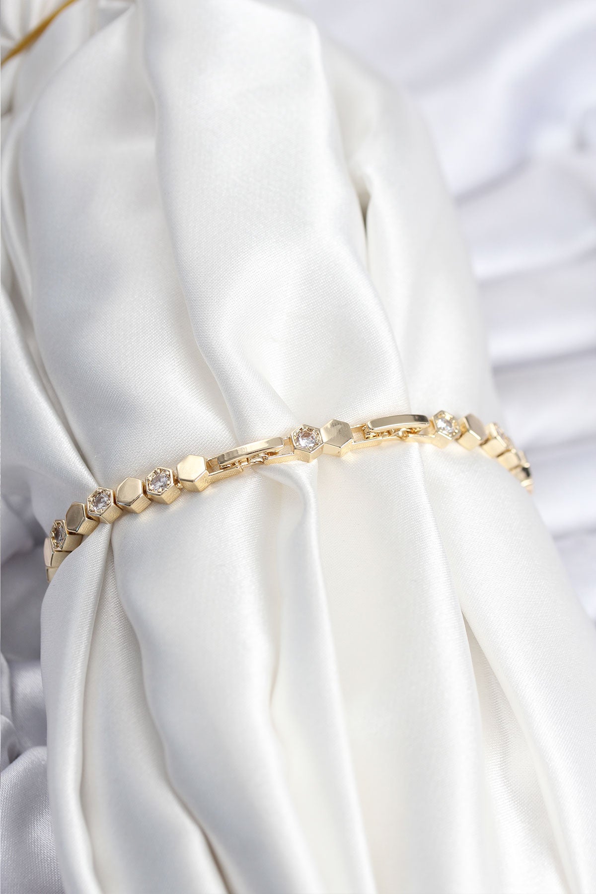 BB7925 - Pirinç VIP Seri Gold Renk Petek Model Kadın Bileklik