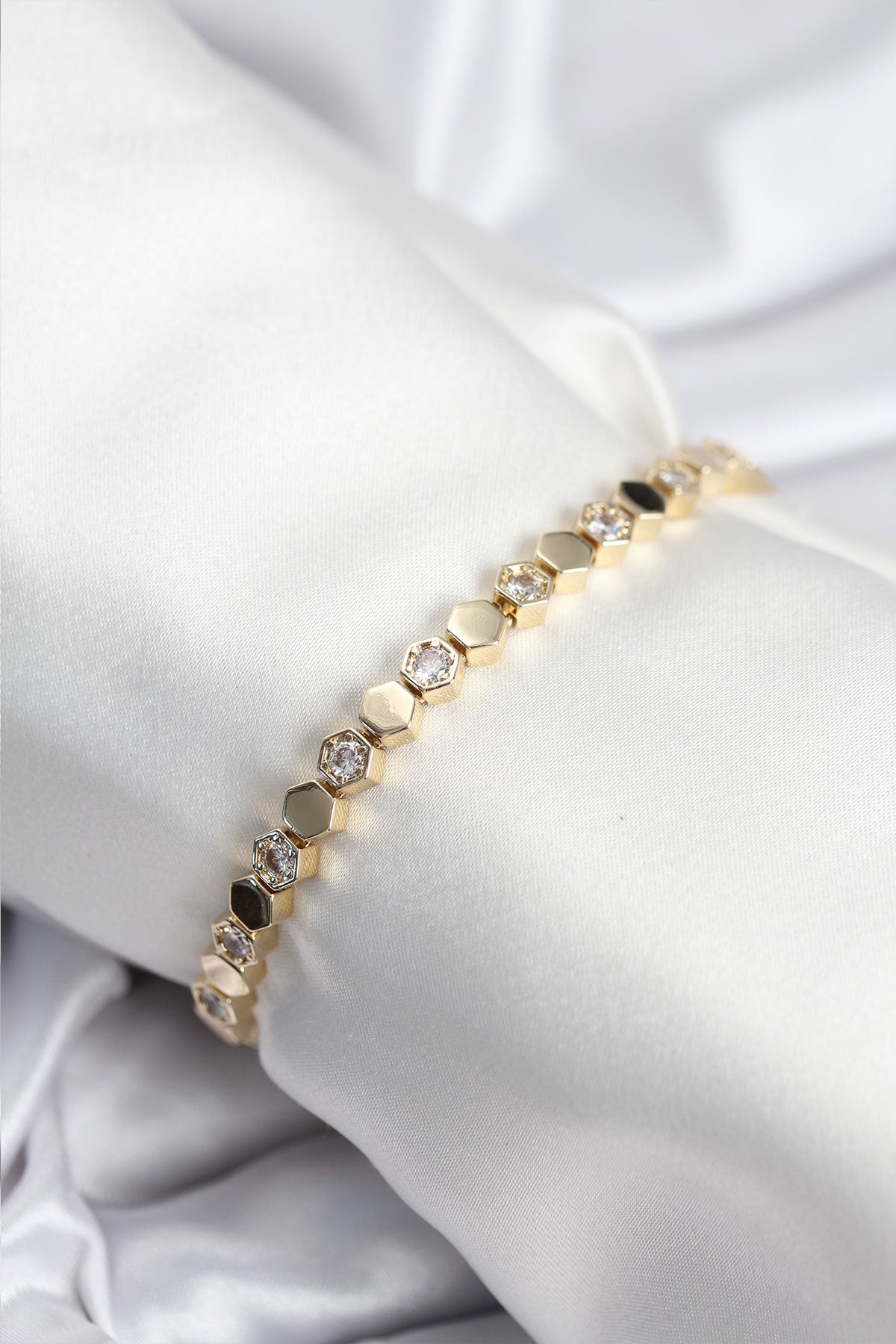 BB7925 - Pirinç VIP Seri Gold Renk Petek Model Kadın Bileklik