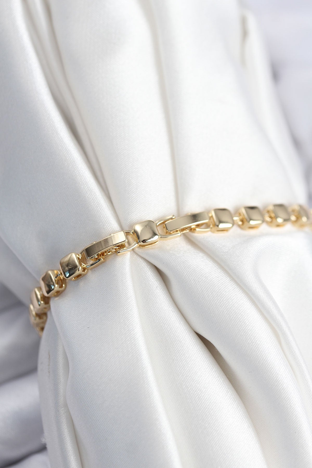 Pirinç VIP Seri Zirkon Taşlı Gold Renk Kadın Bileklik - BB7938