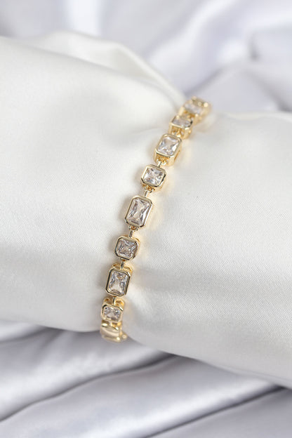 Pirinç VIP Seri Zirkon Taşlı Gold Renk Kadın Bileklik - BB7938