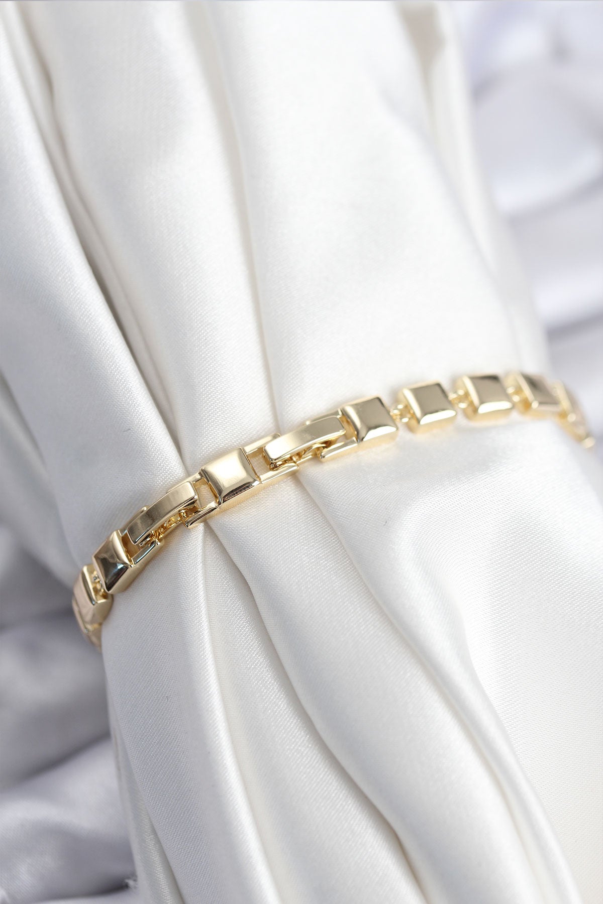 Pirinç VIP Seri Gold Renk Zirkon Taşlı Model Kadın Bileklik - BB7940