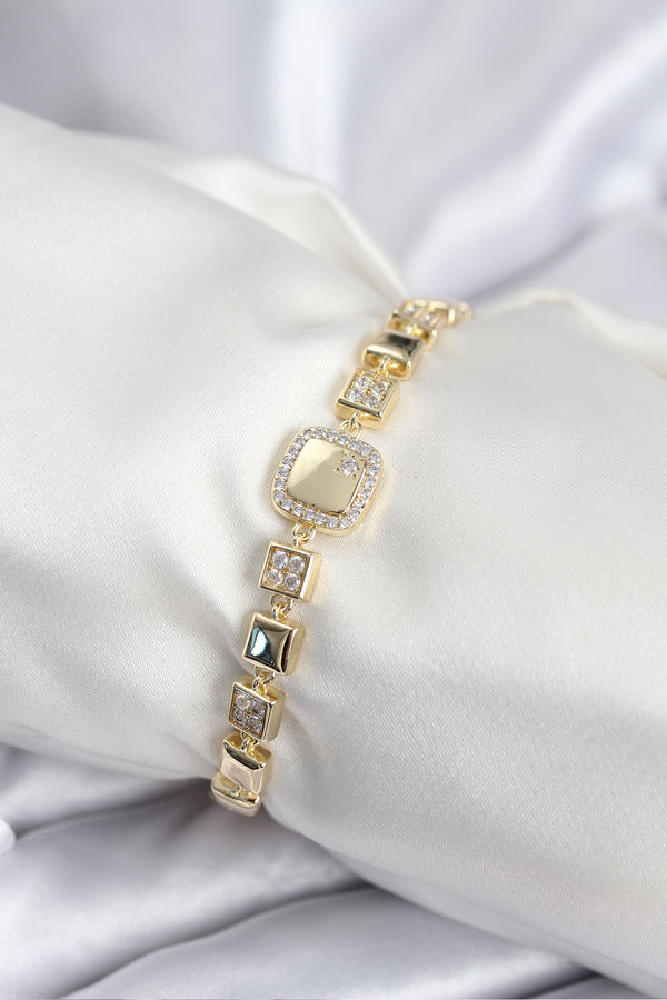 BB7940 - Pirinç VIP Seri Gold Renk Zirkon Taşlı Model Kadın Bileklik