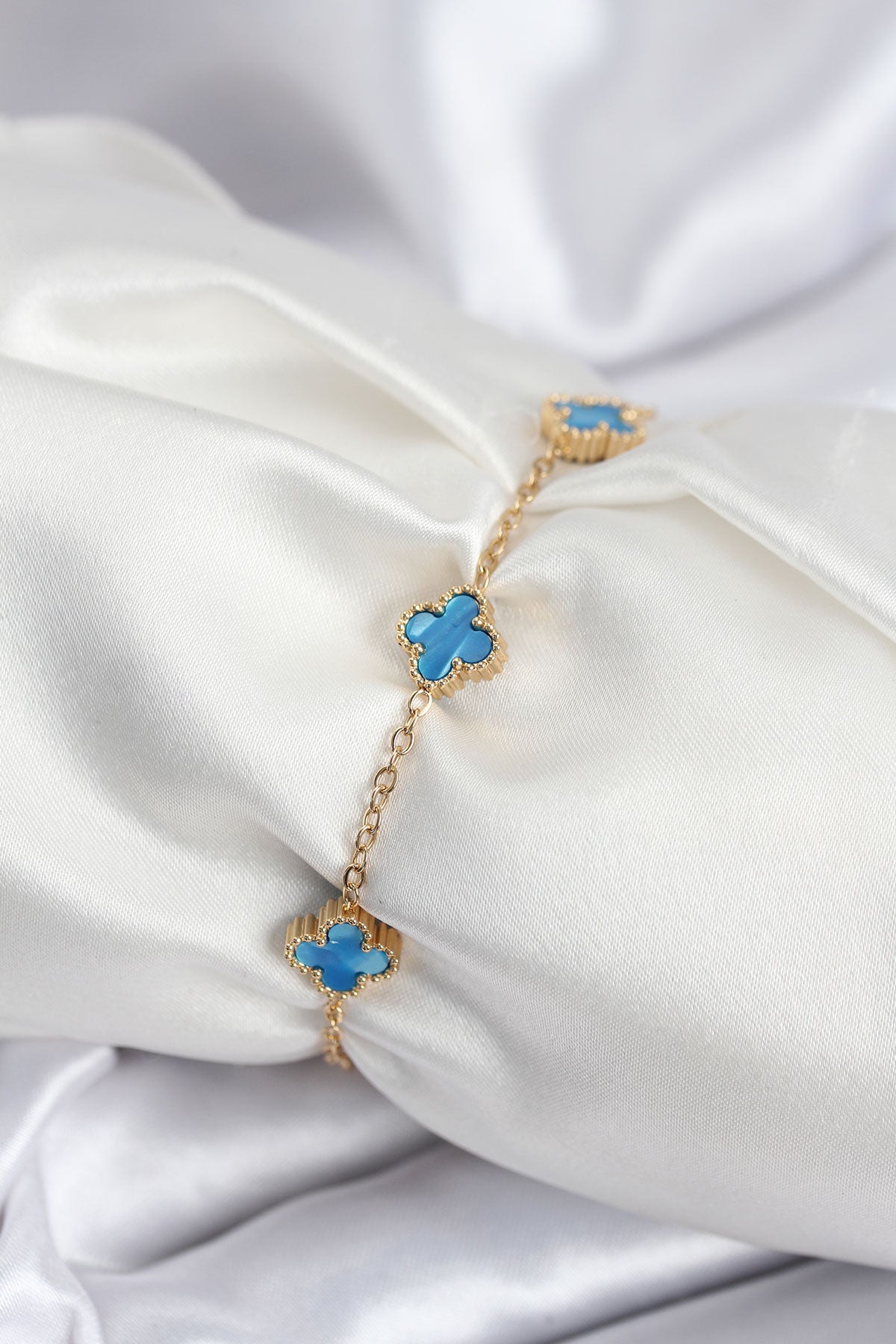 BB7948 - 316L Çelik Gold Renk Buz Mavisi Baby Boy Yonca Kadın Bileklik