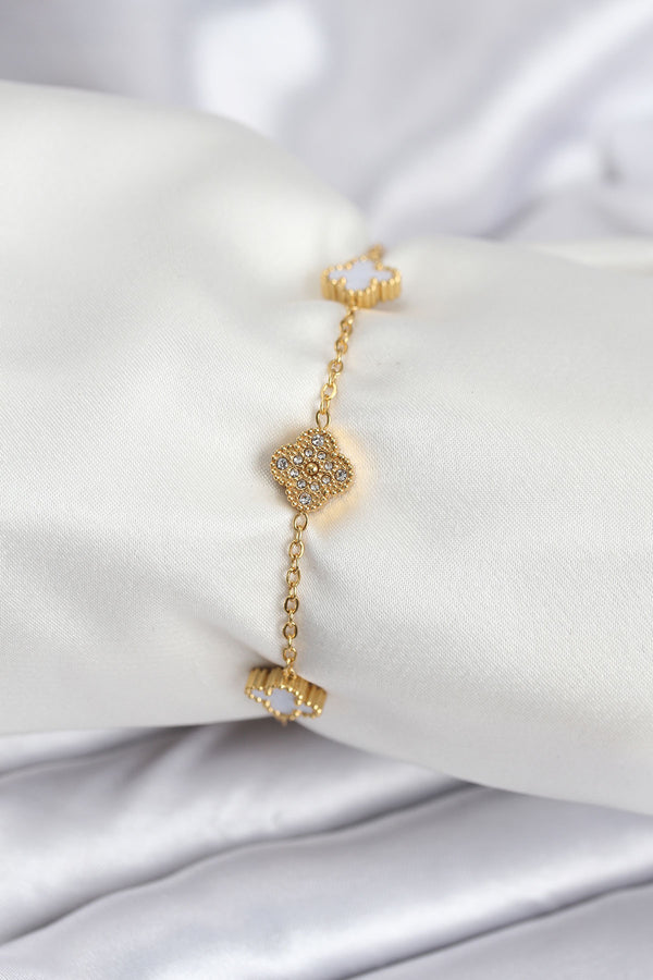 BB7955 - 316L Çelik Gold Renk Beyaz ve Zirkon Taşlı Baby Boy Yonca Kadın Bileklik