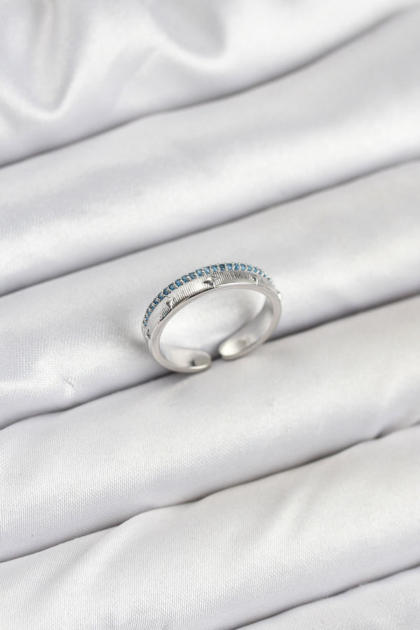 BYK3837 - Pirinç Gümüş Renk Sıralı Zirkon Taşlı Kutup Yıldızı Model Kadın Yüzük