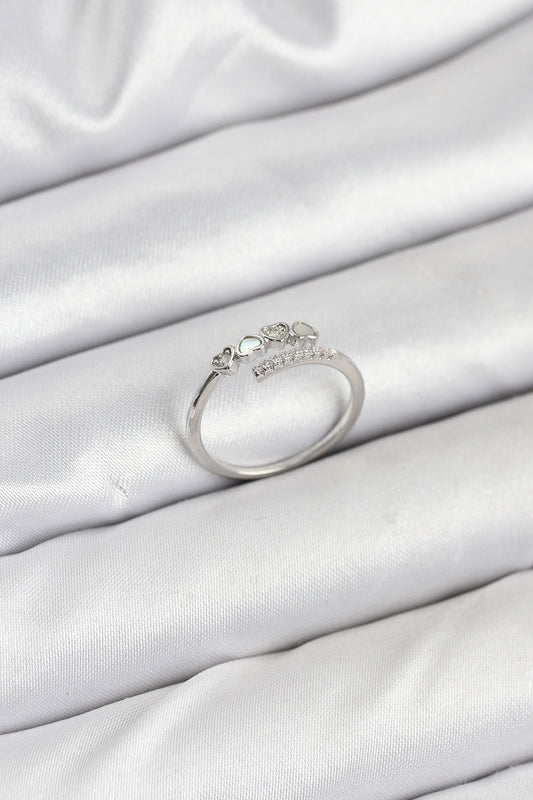 BYK3841 - Pirinç Gümüş Renk Kalpli Detaylı Zirkon Taşlı Kadın Yüzük