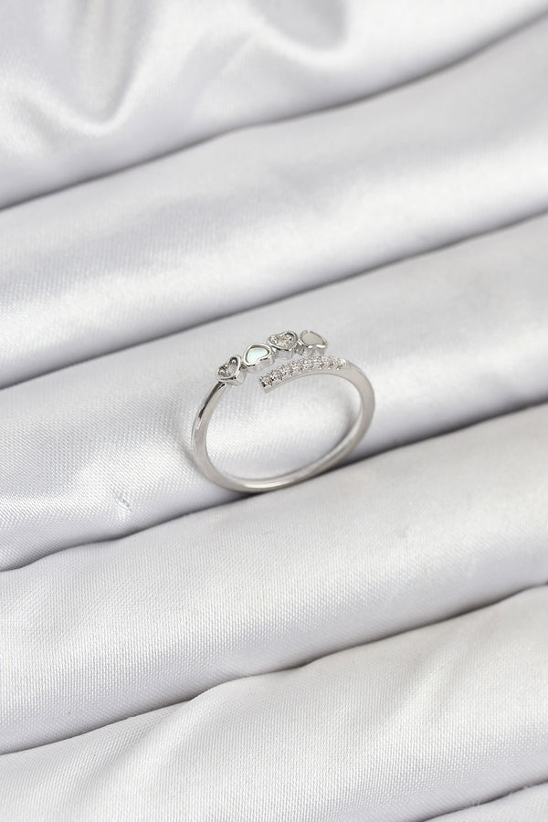 BYK3841 - Pirinç Gümüş Renk Kalpli Detaylı Zirkon Taşlı Kadın Yüzük