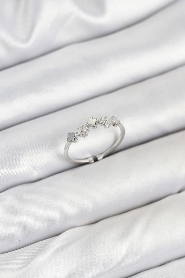 BYK3843 - Pirinç Gümüş Renk Minimal Yonca Detaylı Kadın Yüzük