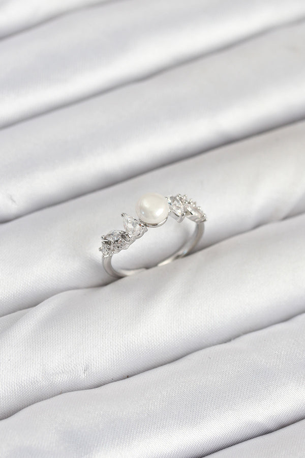 BYK3853 - Pirinç Gümüş Renk Zirkon Taşlı İncili Model Kadın Yüzük