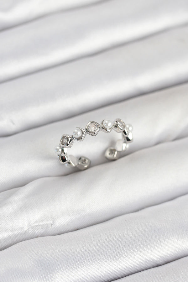 BYK3877 - Pirinç Gümüş Renk Zirkon Taşlı İncili Kadın Yüzük