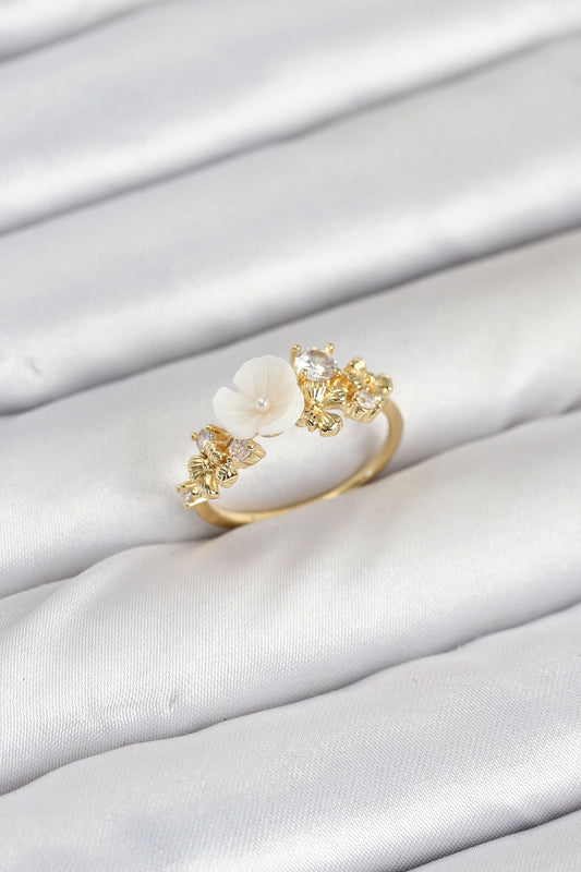 BYK3878 - Pirinç Gold Renk Çiçek Model Zirkon Taşlı Kadın Yüzük