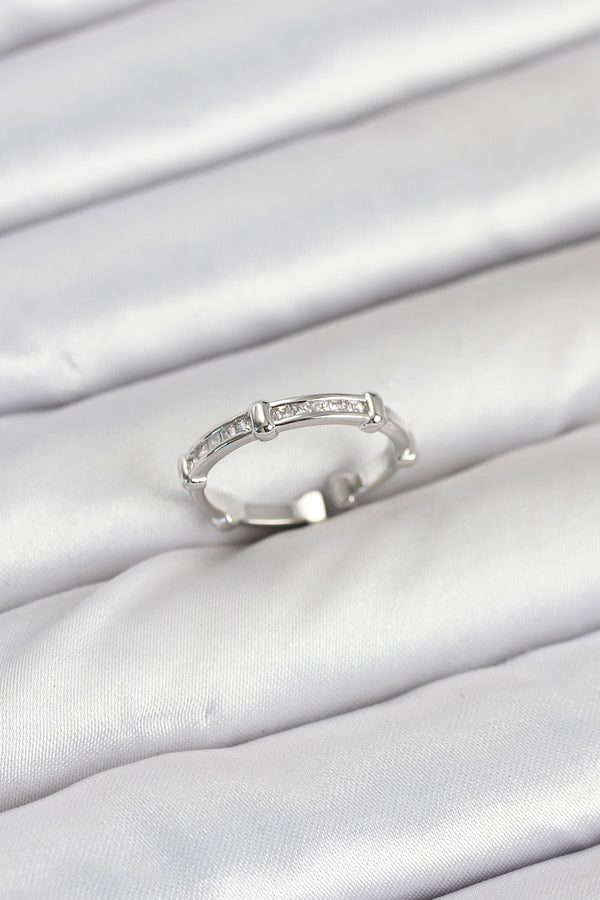 BYK3889 - Pirinç Gümüş Renk Kemik Model Zirkon Taşlı Kadın Yüzük