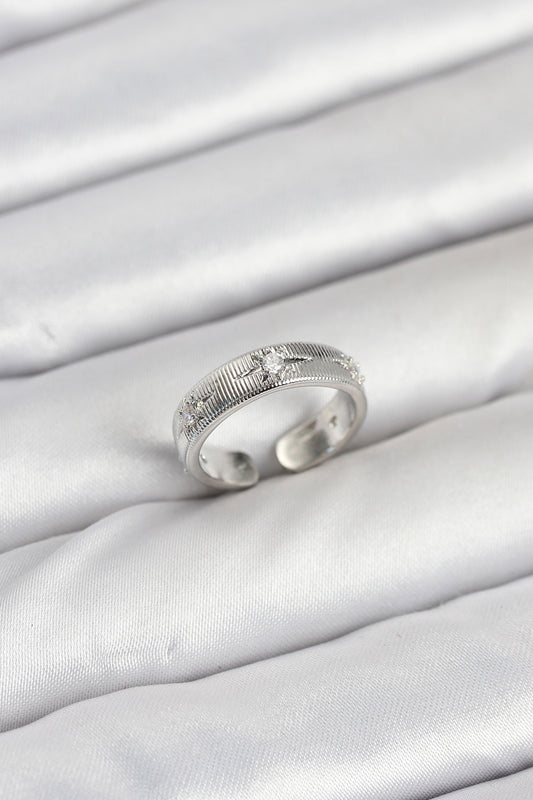 BYK3899 - Pirinç Gümüş Renk Zirkon Taşlı Kutup Yıldızı Model Kadın Yüzük