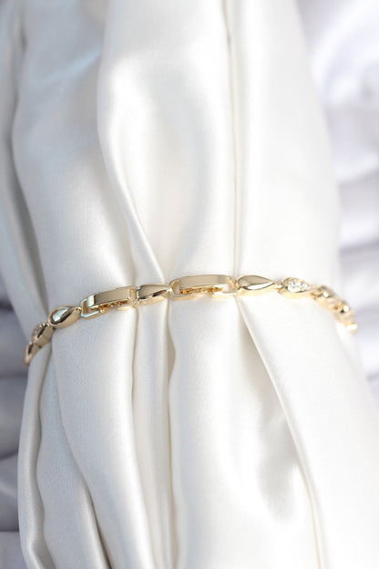 BB7961 - Pirinç Gold Renk Damla Model Kadın Bileklik