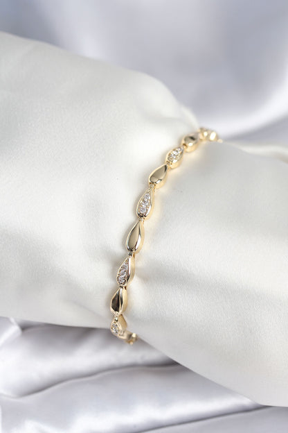 Pirinç Gold Renk Damla Model Kadın Bileklik - BB7961
