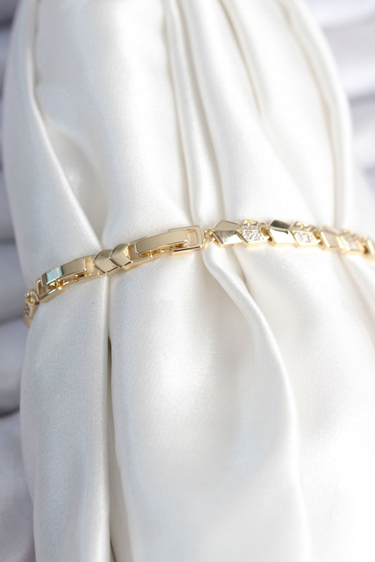 BB7963 - Pirinç Gold Renk Zirkon Taşlı Balık Sırtı Model Kadın Bileklik