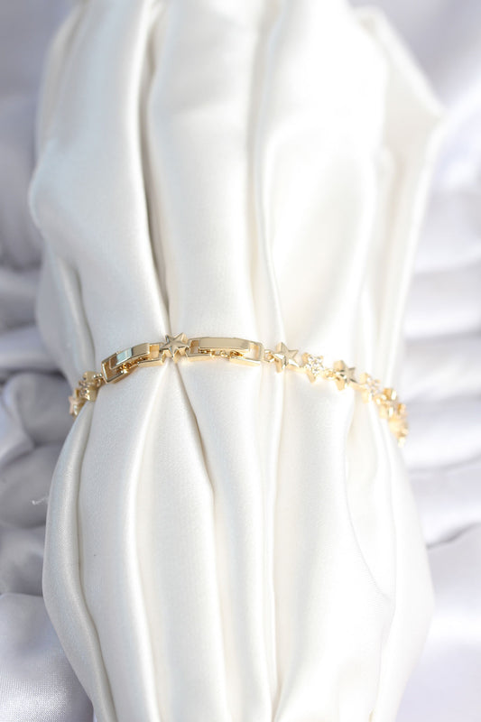 BB7968 - Pirinç Gold Renk Yıldız Model Kadın Bileklik