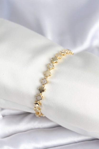 Pirinç Gold Renk Zirkon Taşlı Yonca Model Kadın Bileklik - BB7969