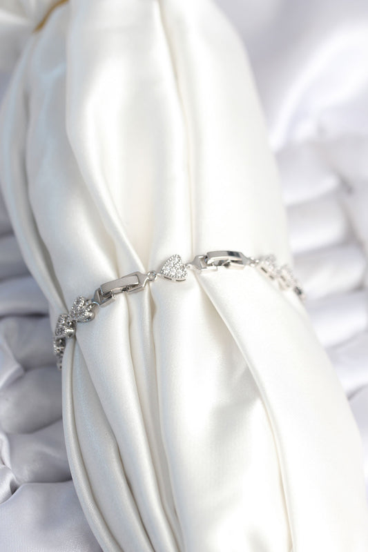 BB7981 - Pirinç Gümüş Renk Kalp Model Kadın Bileklik