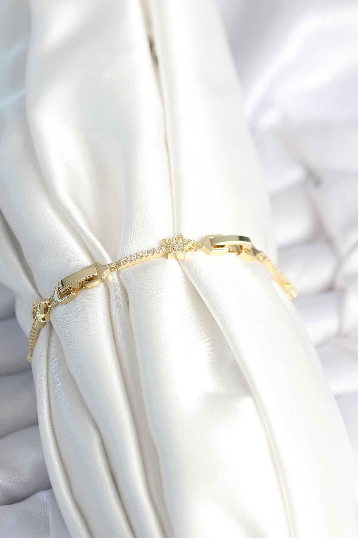 BB7984 - Pirinç Gold Renk Halley Yıldız Model Kadın Bileklik