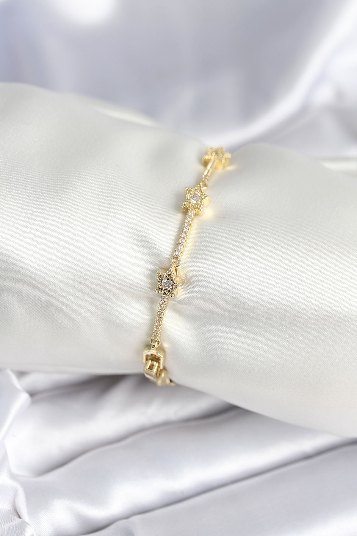 BB7984 - Pirinç Gold Renk Halley Yıldız Model Kadın Bileklik